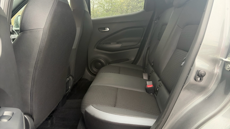 Nissan Juke 1.0 DiG-T 114 N-Connecta 5dr DCT Petrol Hatchback